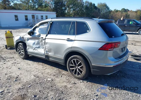 2021 Volkswagen Tiguan 2.0T Se/2.0T Se R-Line Black/2.0T Sel z USA, uszkodzony, nr VIN 3VV3B7AX0MM030521